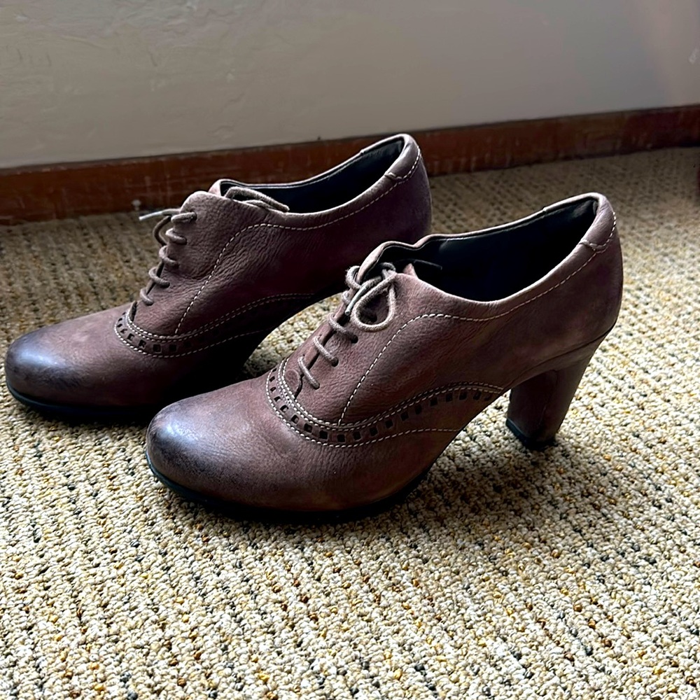 ECCO Brown Oxford Heels